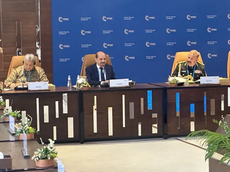 وزير الخارجية يدعو في مؤتمر ميونيخ إلى تصنيف الحوثيين منظمة إرهابية دولية